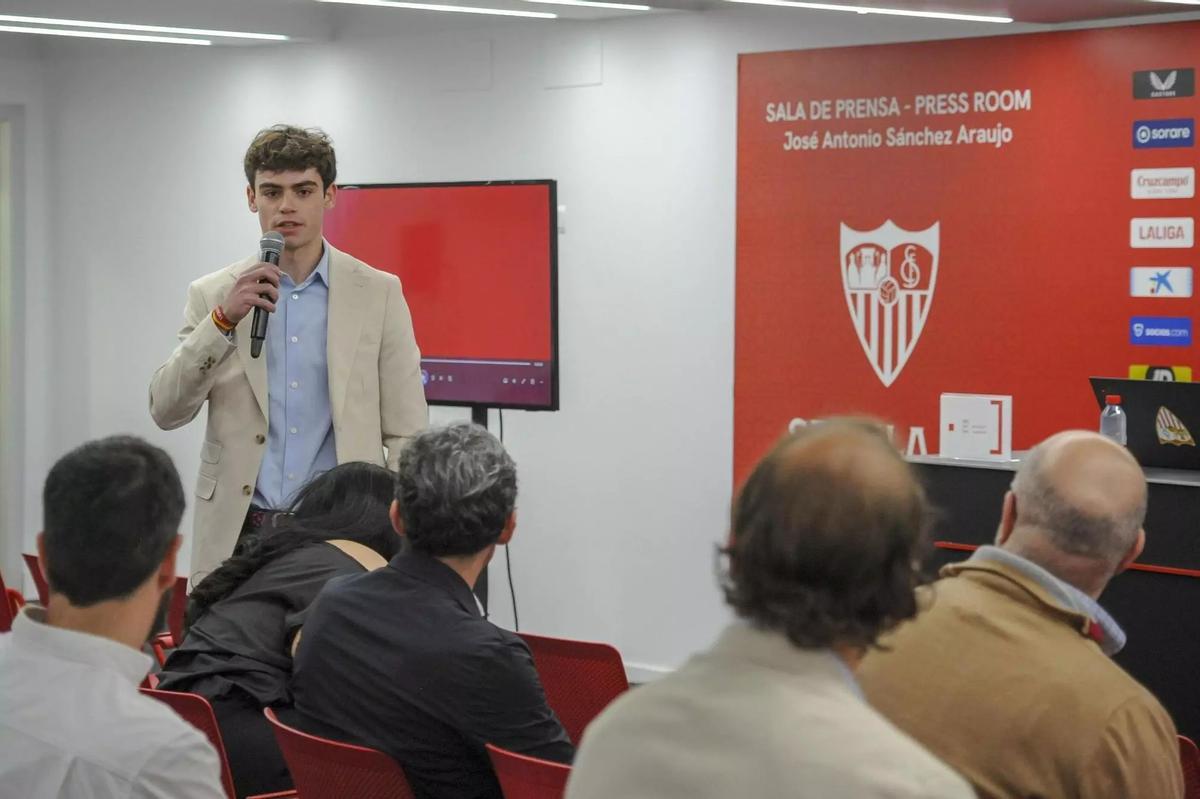 David Suárez presentando Apralize en el Sevilla FC Business Club