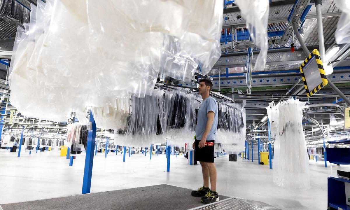 El centro de Inditex en Plaza es un referente en la distribución de ropa femenina de Zara a países de todo el mundo.