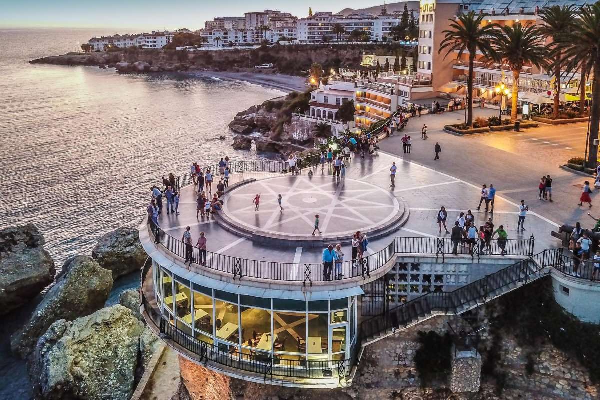 Un verano azul en Nerja