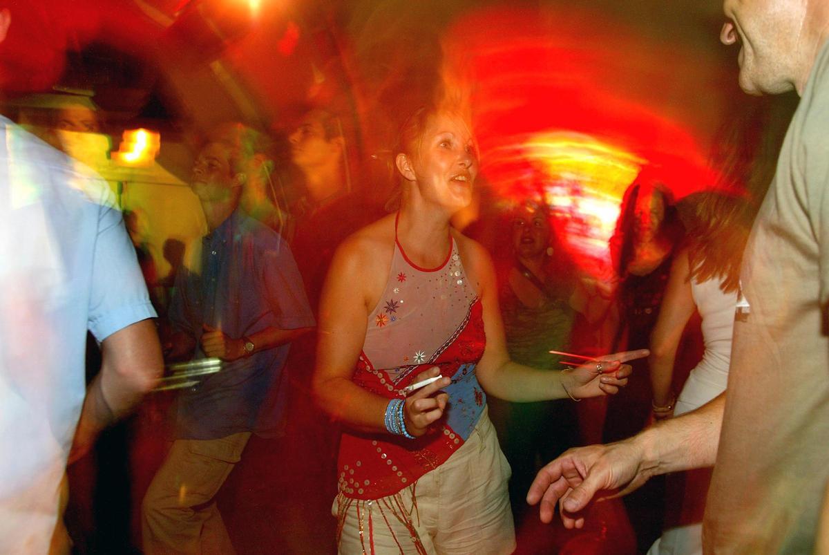 La pista de baile Karma, en 2003, antes de la prohibición del tabaco en bares y discotecas