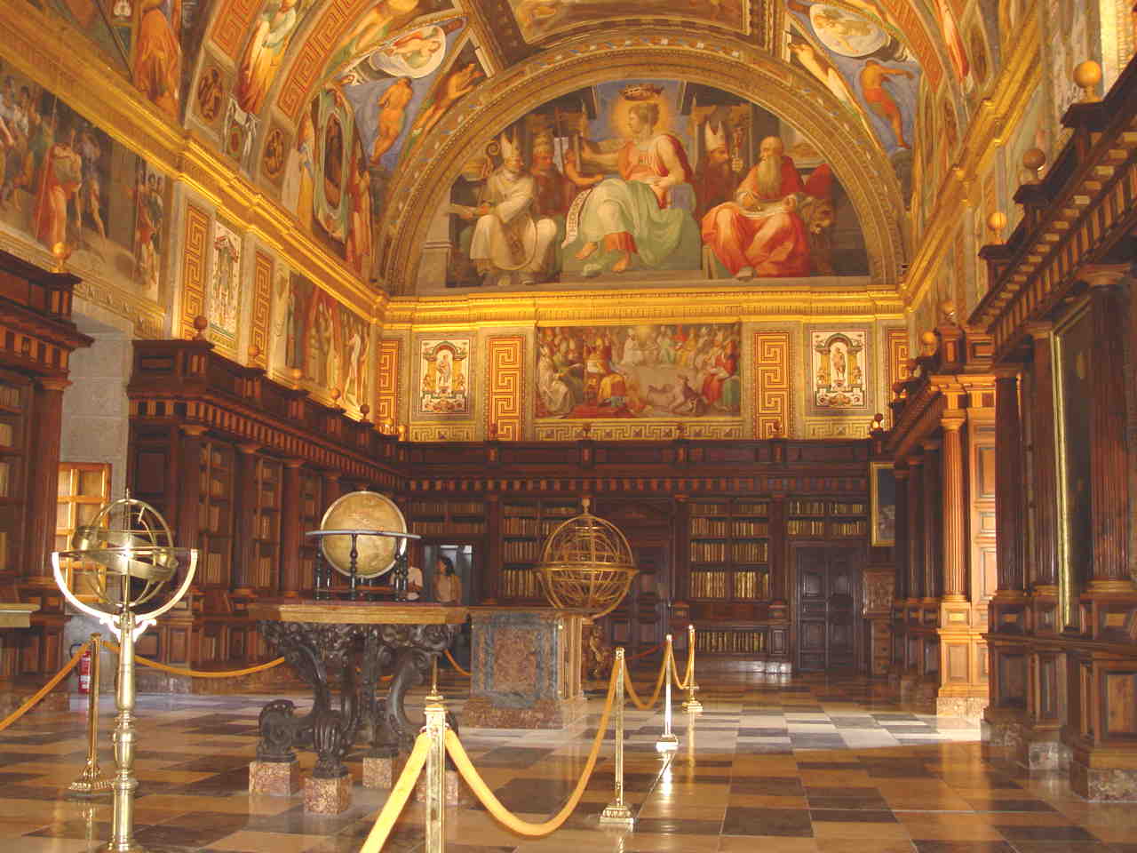 biblioteca interior el escorial