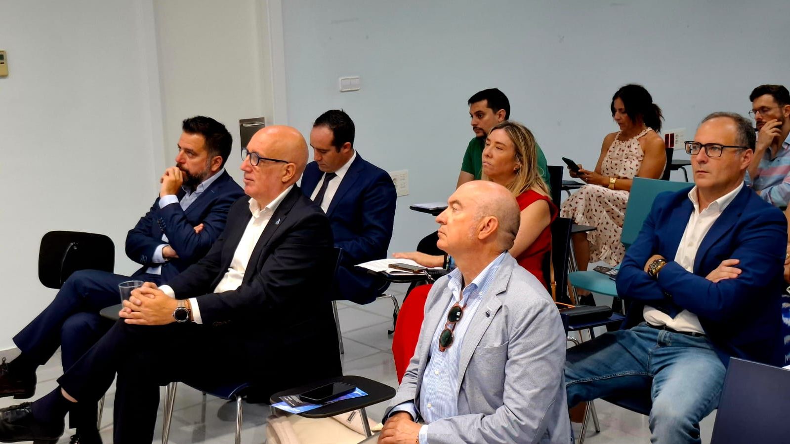 El público escuchando las reflexiones de los expertos de la mesa redonda.