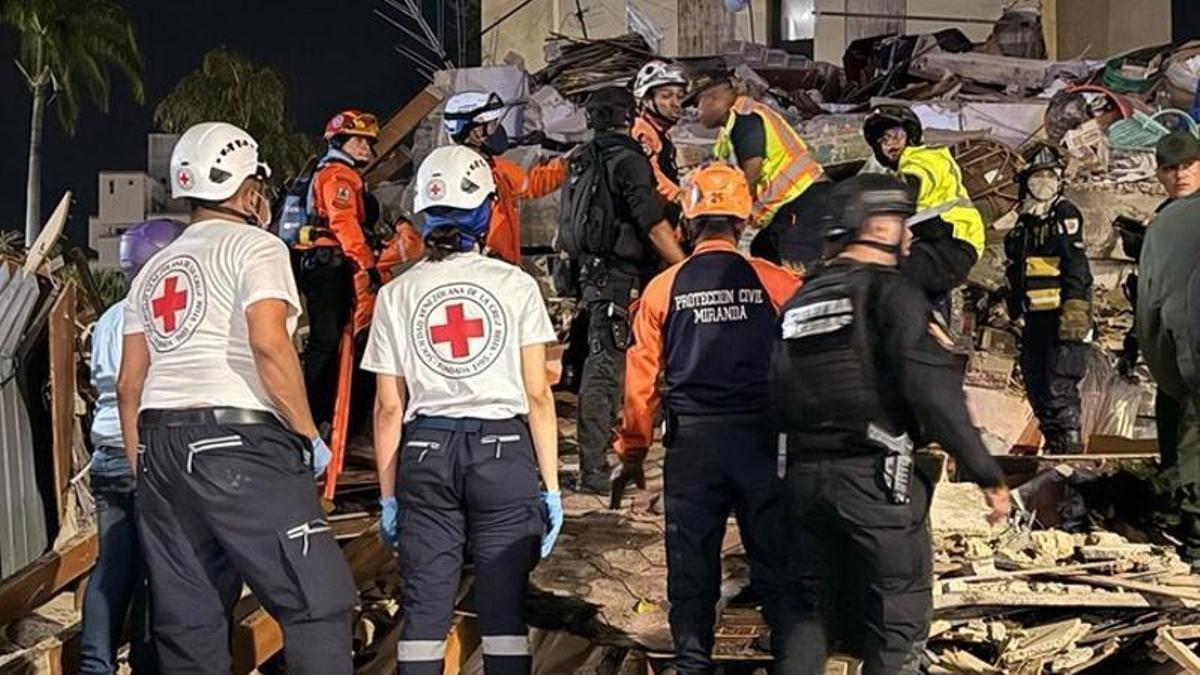 Los Marines norteamericanos toman parte de la «zona cero» para acelerar las tareas de rescate en momentos críticos