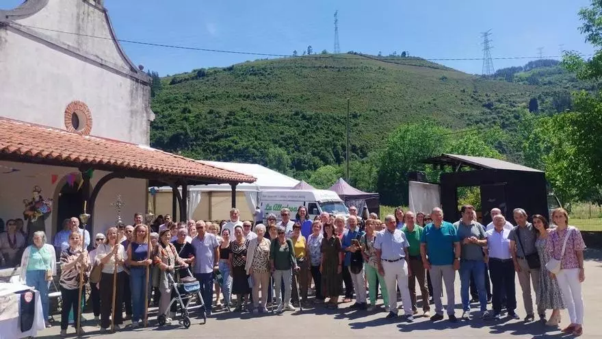 VIDEO: Leño, en Salas, celebra San Antonio y el cumpleaños del cura, Arturo García: "Llenemos nuestras vidas de contenido"