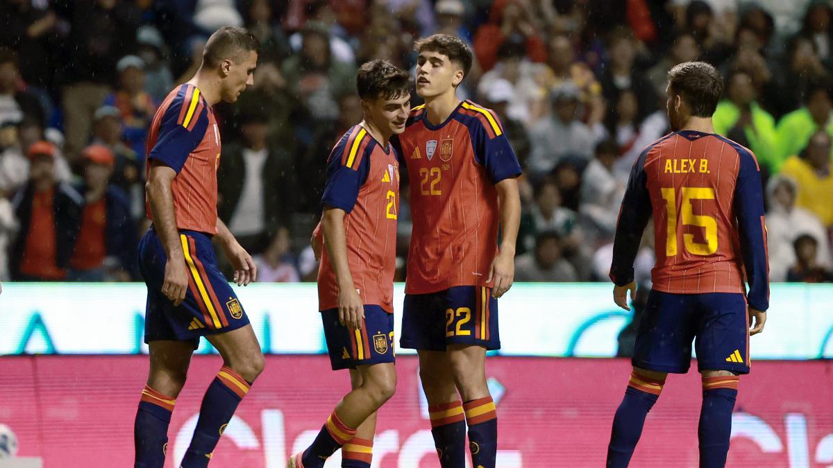 Pedri, Rodri, Cubarsí y Baena, en el amistoso contra Perú