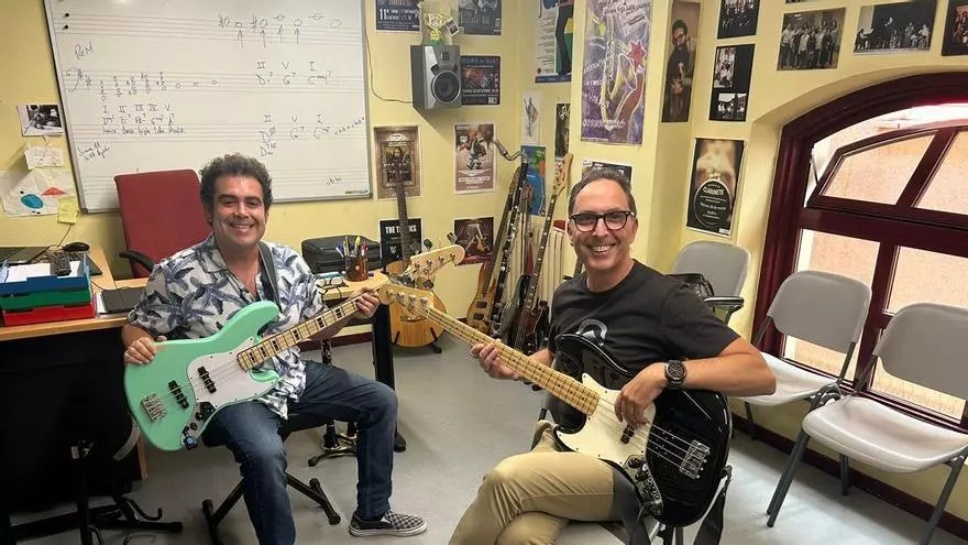 Clases con alumnos de la Escuela de Música Llanera