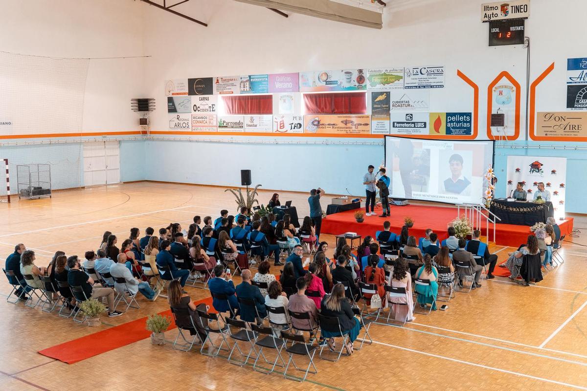 Así fue la graduación de 56 alumnos del IES Concejo de Tineo Así fue la graduación de 56 alumnos del IES Concejo de Tineo