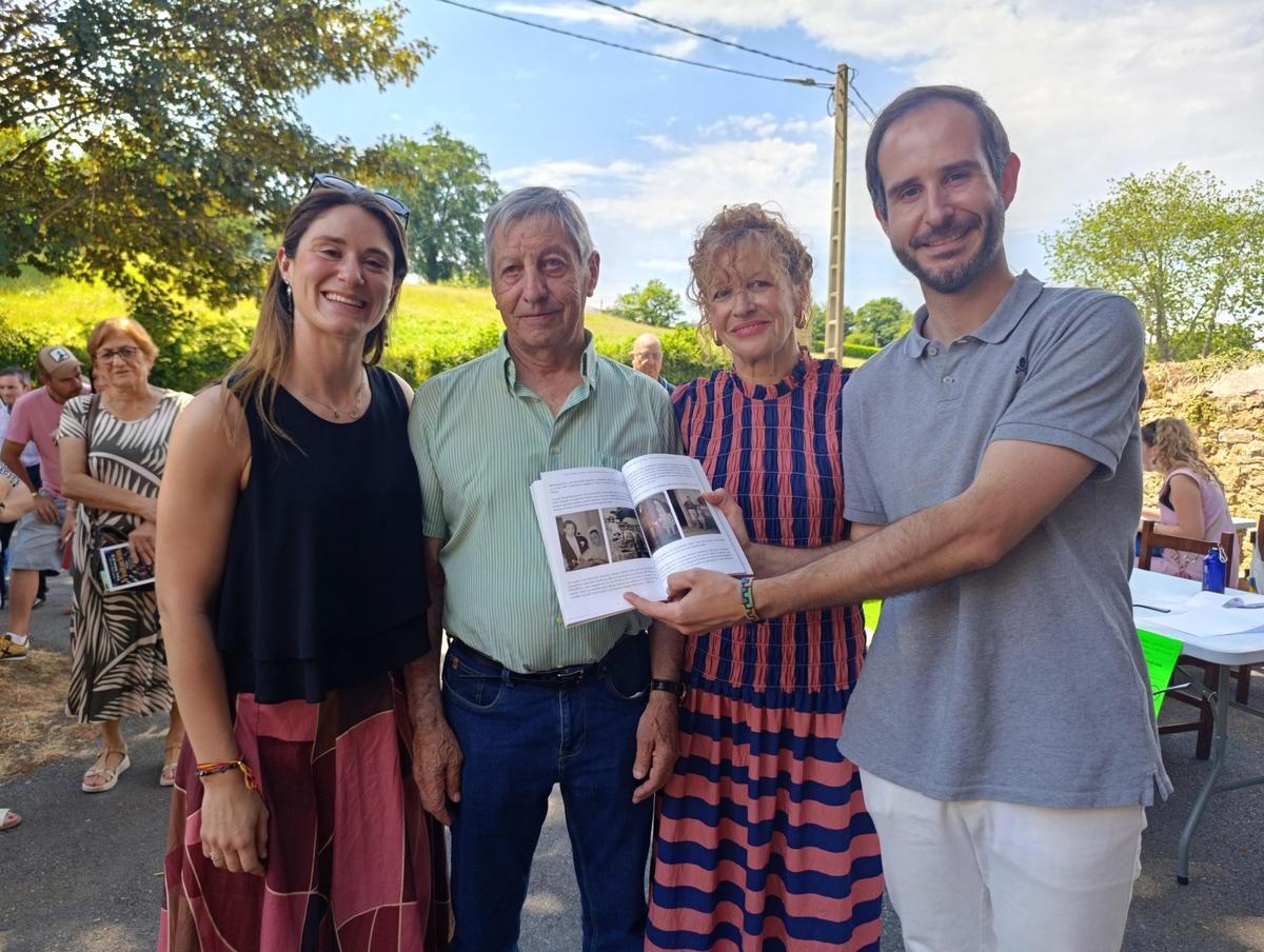 A la izquierda, Victoria Maújo, Eduardo Fanjul, Helena Palacio y Benigno Maújo.