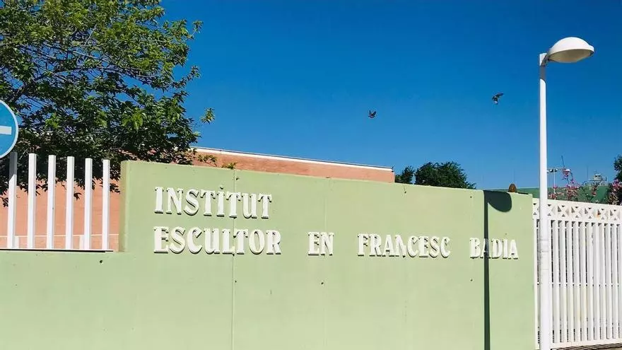 Detenidos dos niños en Valencia por entrar en su colegio armados con un cuchillo y un bate