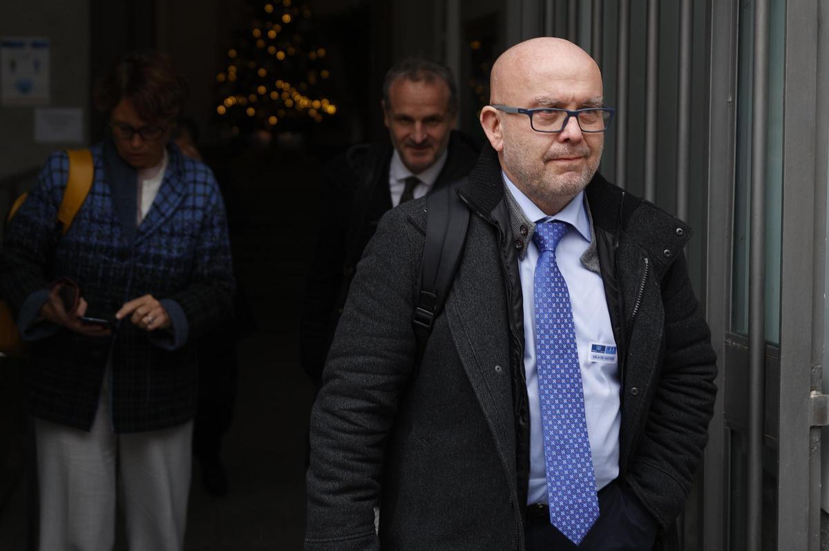 El abogado de Puigdemont, Gonzalo Boye, llega a la Audiencia Nacional apoyado por dirigentes de Junts