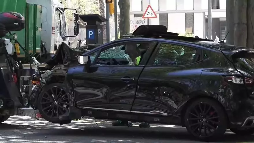 Mueren dos conductores en Barcelona tras un accidente provocado por un coche que huía de los Mossos