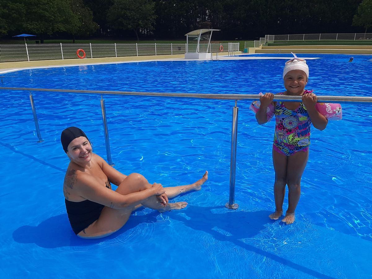 Clara Quirós y Bárbara Pacheco, disfrutando del día