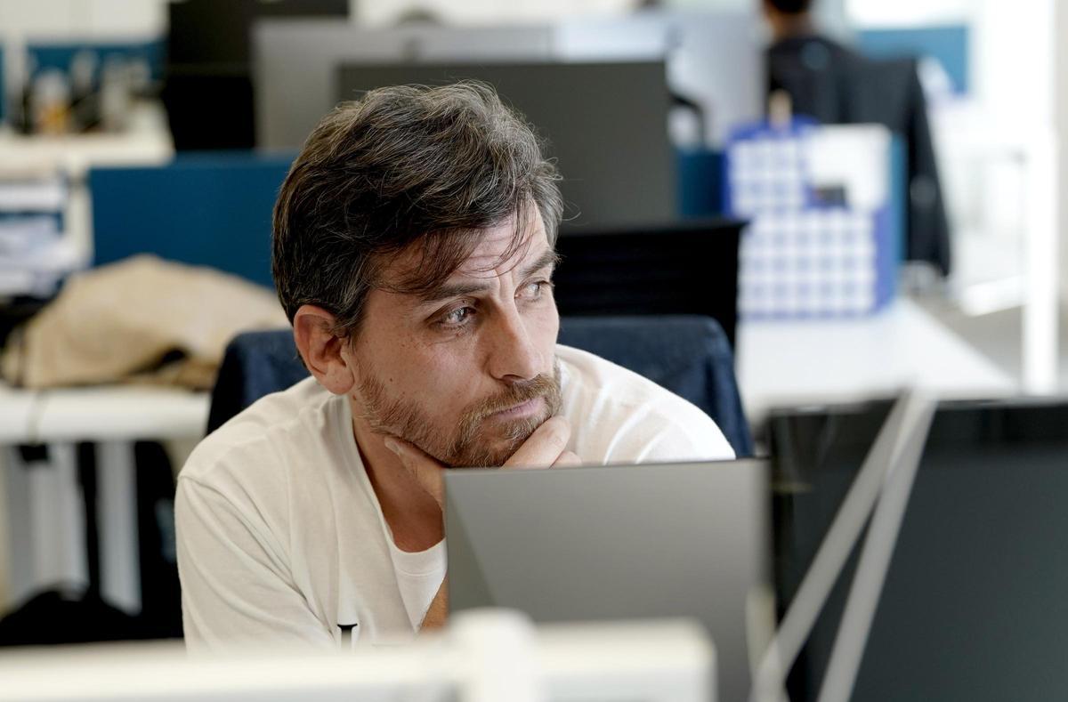 Fermín de la Calle, autor de 'Una breve historia del rugby en 9 ensayos (y una gota)', en la redacción de EL PERIÓDICO de Madrid.