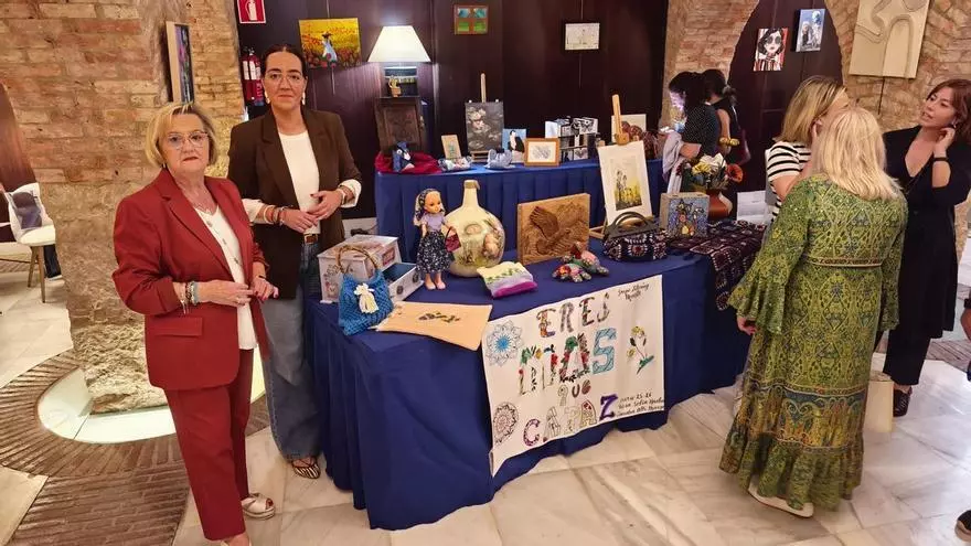 VÍDEO: Los centros sociales de Oviedo inauguran una exposición en el Auditorio con más de 300 obras artesanales de sus usuarios