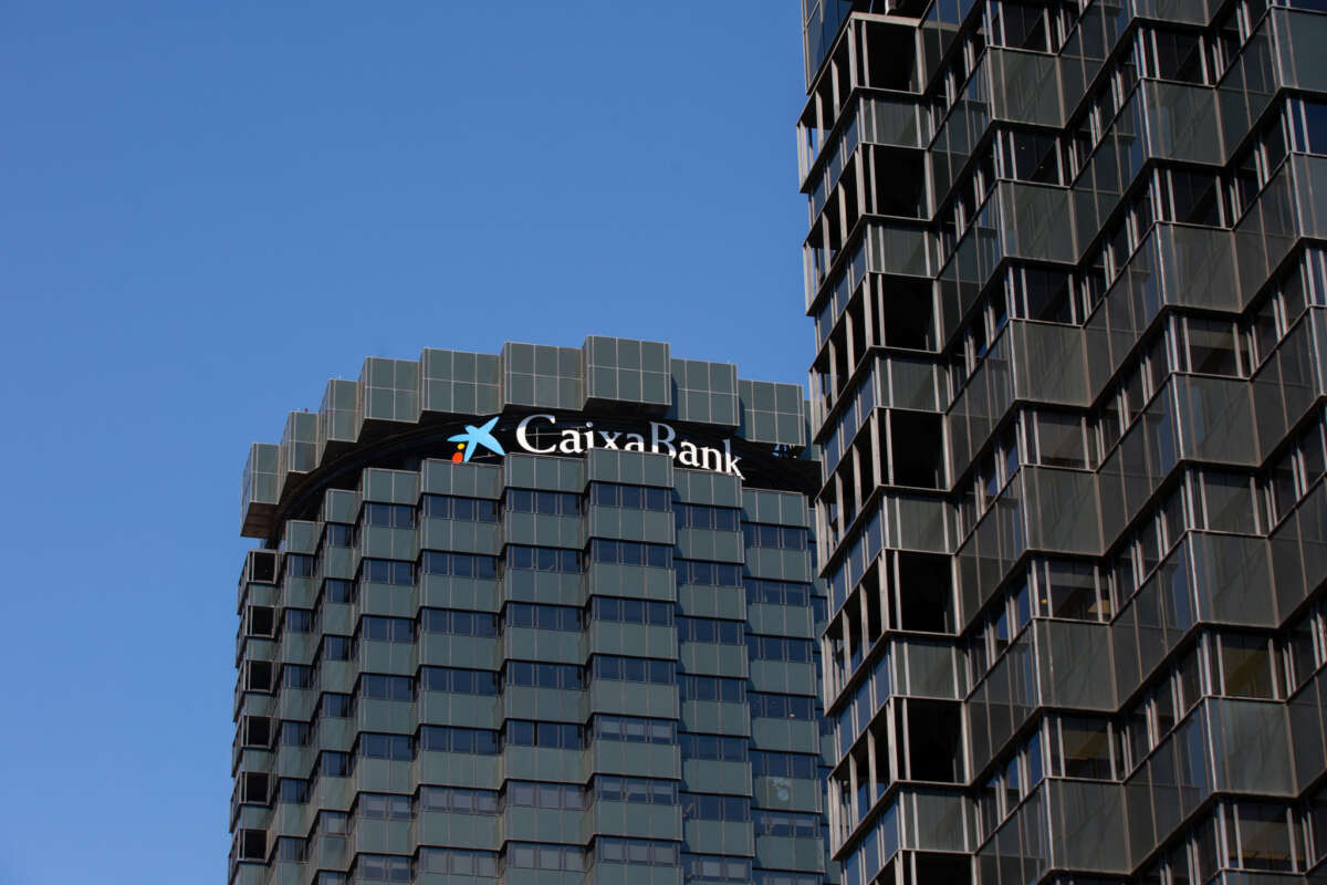 Fachada de la sede de CaixaBank en la Avenida Diagonal de Barcelona