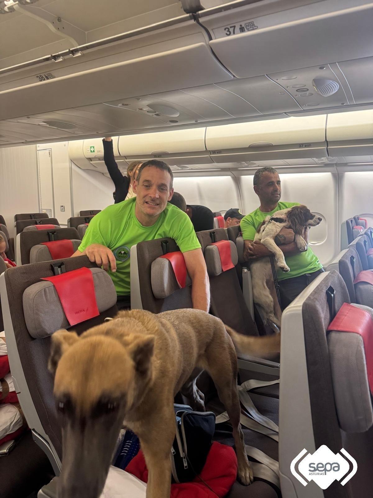 Los asturianos, en el avión rumbo a Venezuela