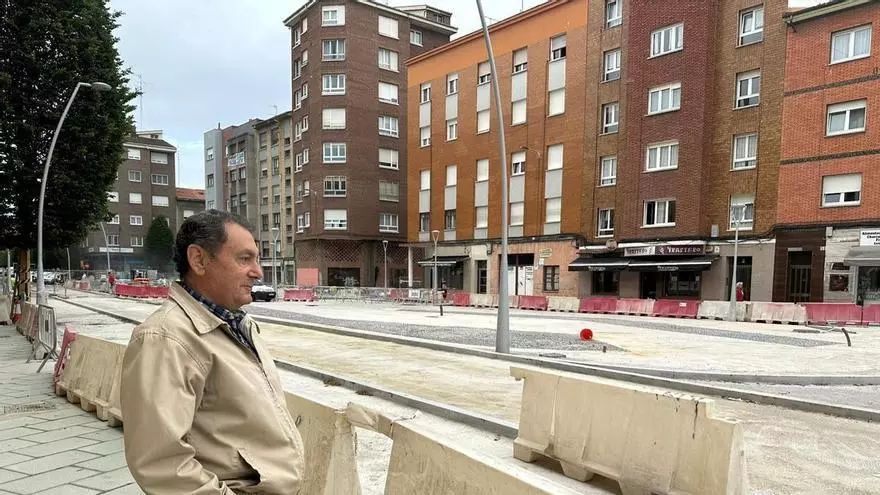 El entorno de La Escuelona afronta la recta final de su transformación entre el elogio vecinal y el cansancio del comercio: "Lleva mucho tiempo, pero vale la pena."