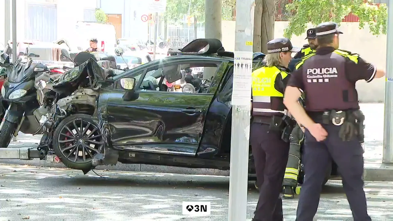 Dos conductores mueren en un accidente provocado por un vehículo que escapaba de los Mossos