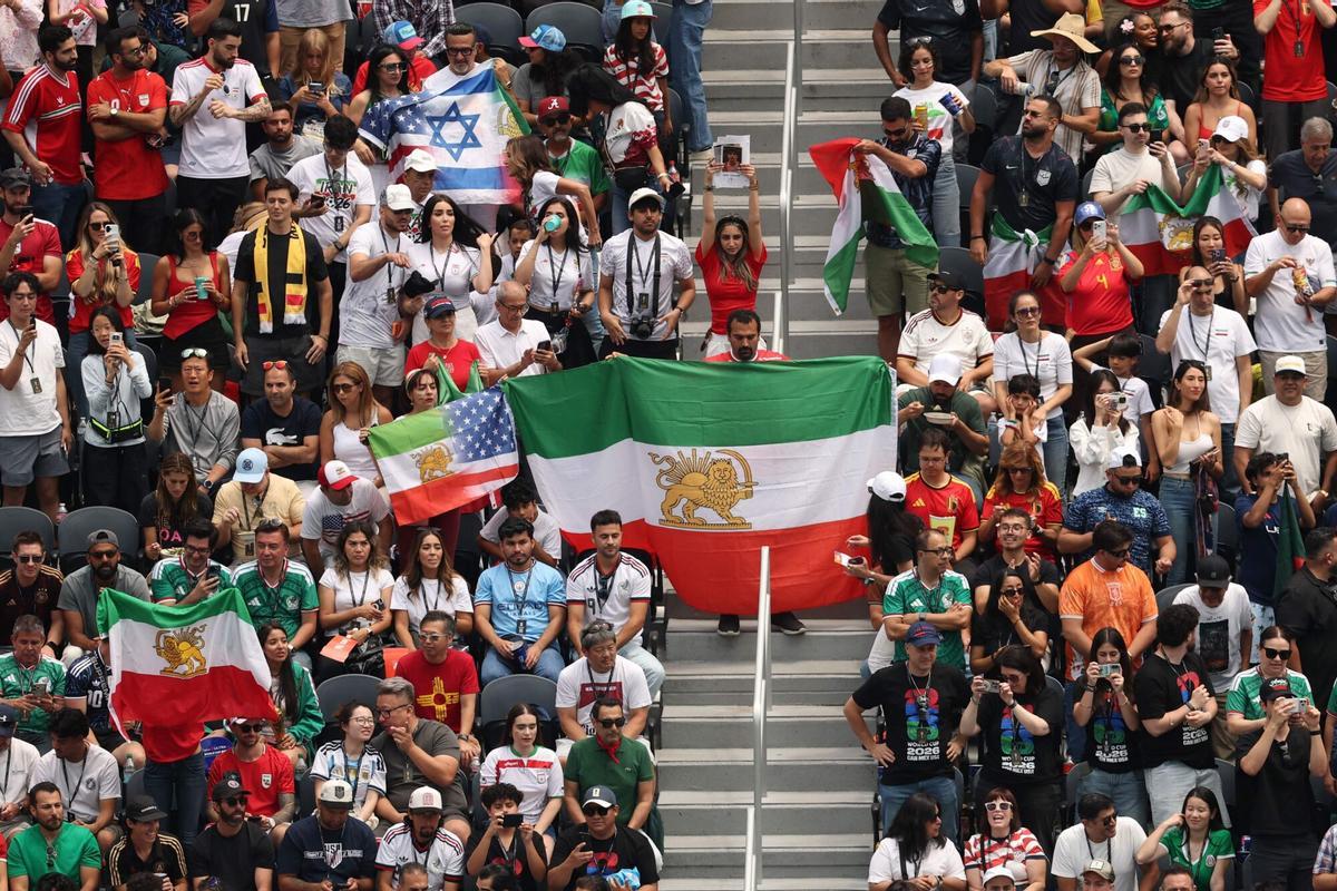 Hinchas de Irán en el partido contra Bélgica.