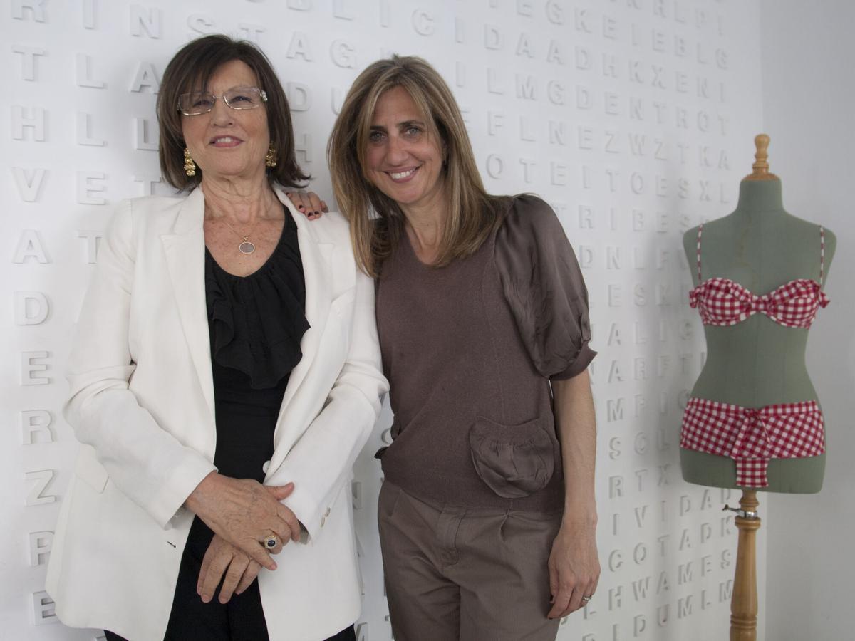 BARCELONA 17/04/2013 DOMINICAL GUILLERMINA BAEZA Y BELEN LARRUY EN SU BAÑO FASHION STUDIO FOTO POR JULIO CARBO
