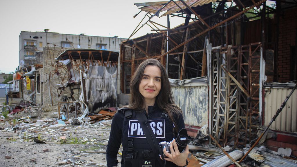 María Senovilla dentro de la ciudad de Kupyansk (Kharkiv).