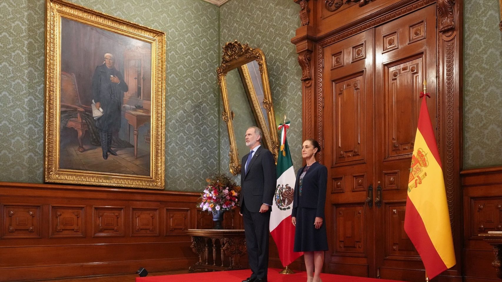 El rey Felipe VI y la presidenta de México, Claudia Sheinbaum, en el Palacio Nacional de México.