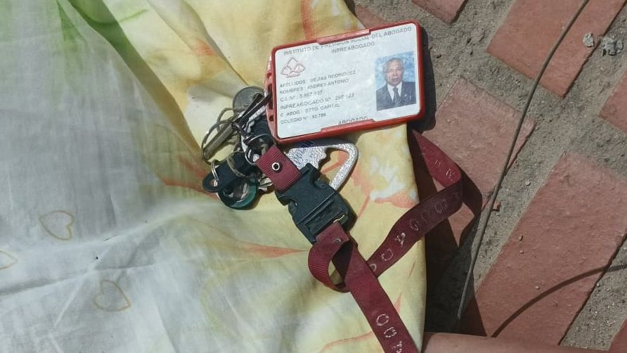 Identificación de un fallecido, que permanece en plena calle de La Guaira (Venezuela).