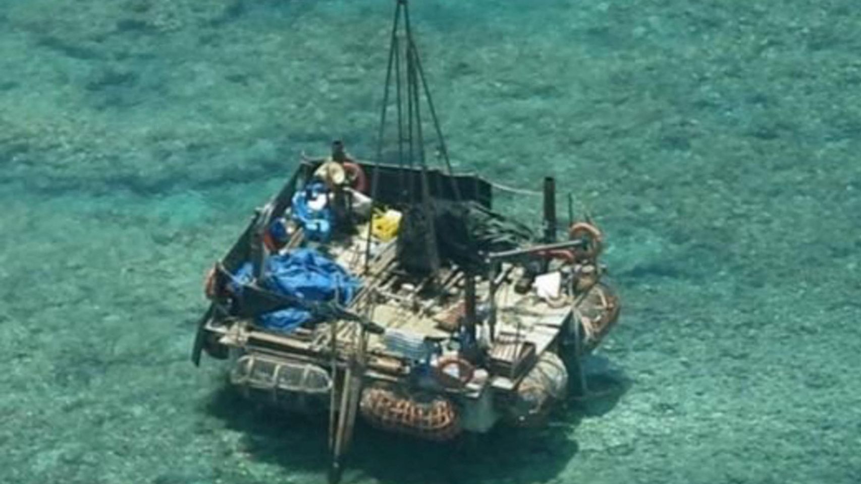 Una plataforma de prospección china en las aguas de los bajíos de Masinloc.