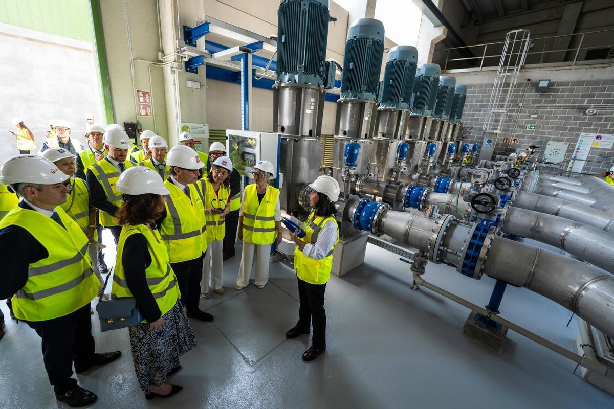 Sant Feliú de Llobregat. Aigües de Barcelona inaugura la nueva Estación de Tratamiento de Agua Potable (ETAP) Estrella de Sant Feliu de Llobregat. Infraestructura estratégica para mejorar el servicio de abastecimiento de agua potable en el AMB. Está presente el presidente de la Generalitat de Cataluña, Salvado Illa. 10 de julio de 2026. Sociedad. AUTOR: ZOWY VOETEN