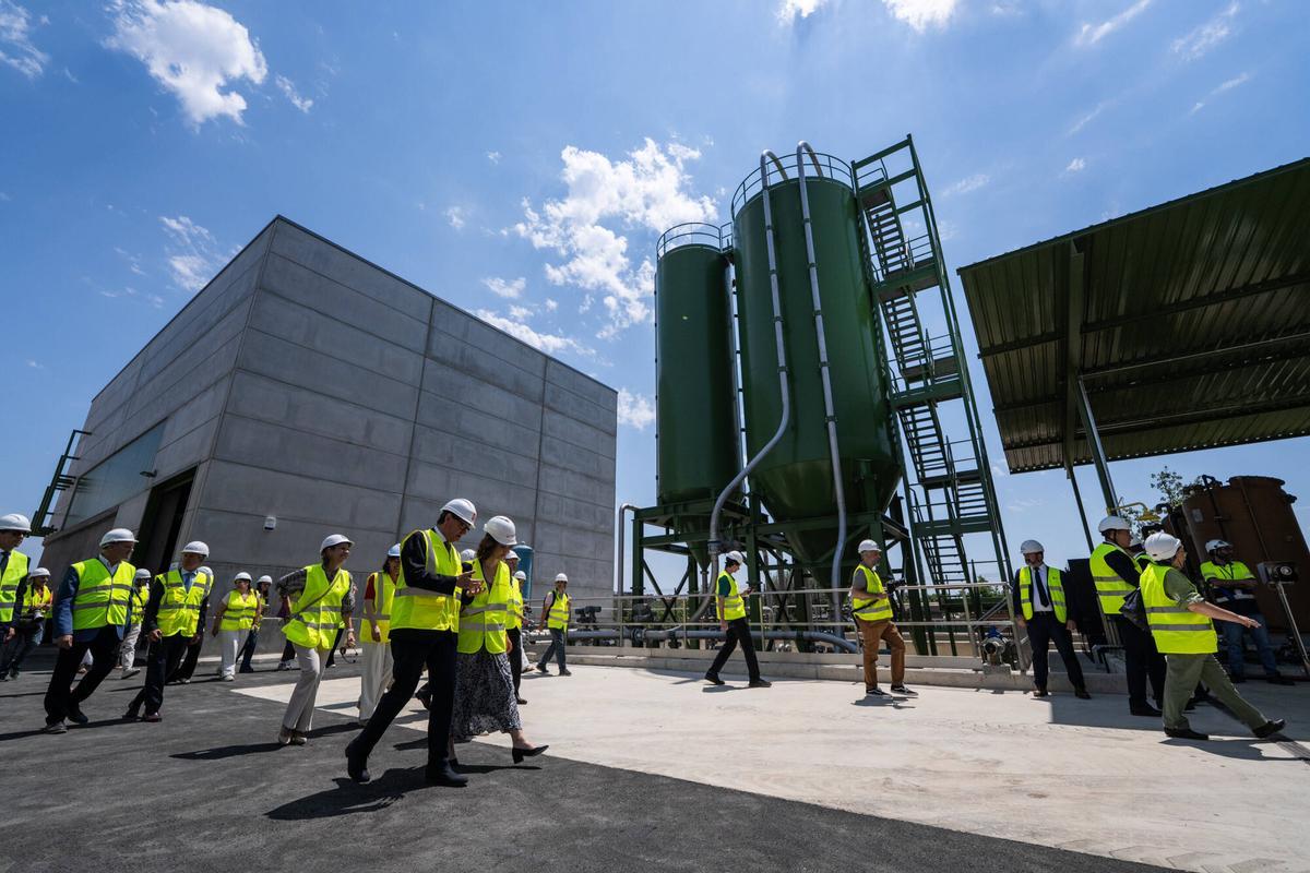 Sant Feliú de Llobregat. Aigües de Barcelona inaugura la nueva Estación de Tratamiento de Agua Potable (ETAP) Estrella de Sant Feliu de Llobregat. Infraestructura estratégica para mejorar el servicio de abastecimiento de agua potable en el AMB. Está presente el presidente de la Generalitat de Cataluña, Salvado Illa. 10 de julio de 2026. Sociedad. AUTOR: ZOWY VOETEN