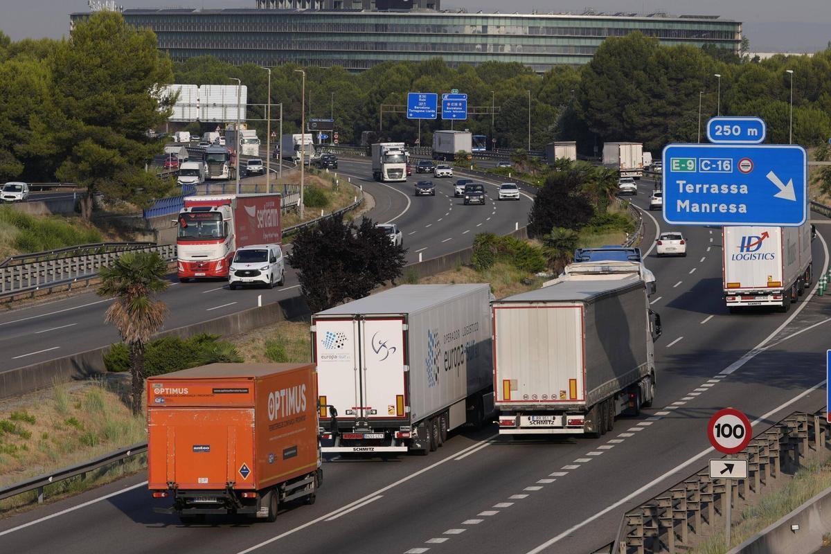 Autopista AP-7 cerca de Sant Cugat del Vallès.