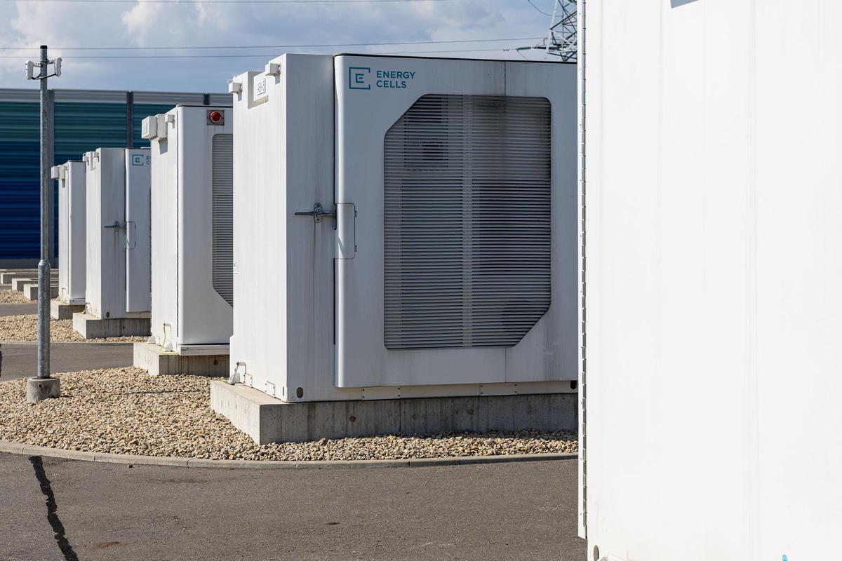 Baterías ubicadas en la subestación de Vilnius para servir de respaldo al sistema eléctrico en caso de ser necesario.