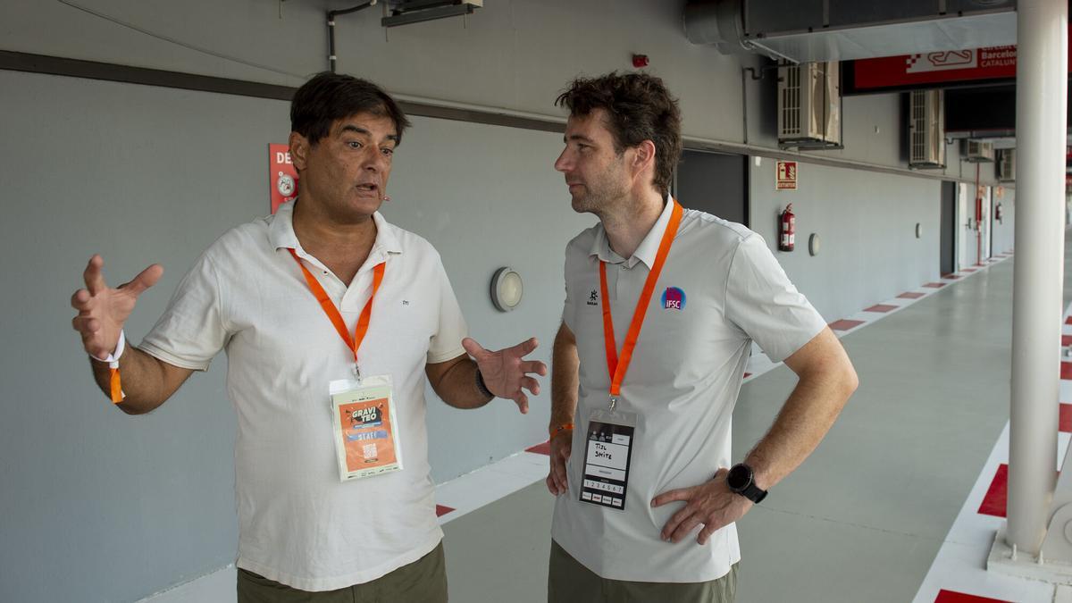 Montmeló (Barcelona). 19/07/2026 Graviteo 2026. Bernat Clarella, presidente de la Federación Española de Deportes de Montaña, FEDME, conversa con Tijl Smitz, presidente del Mundial de Escalada Europa en el Circuit de Catalunya de Montmeló. Fotografía de Jordi Cotrina