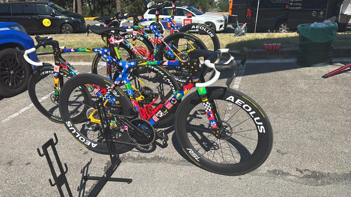 Las bicicletas que montarán Ayuso y sus compañeros durante el Tour.