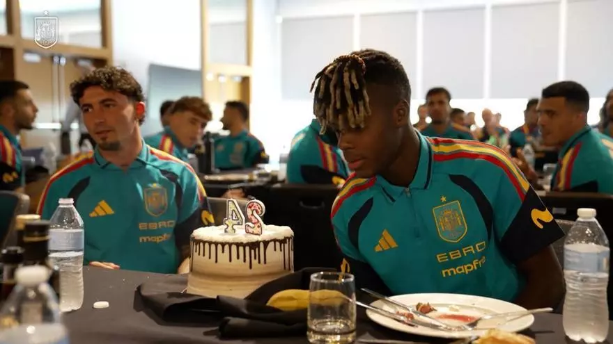 Así celebró Nico Williams su cumpleaños número 24 en pleno Mundial con La Roja