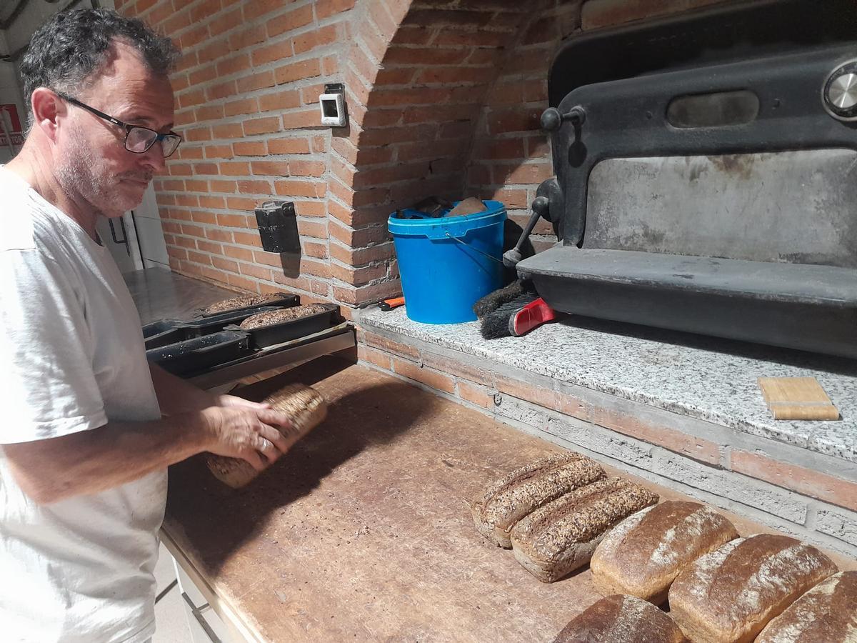 José Manuel Álvarez, en su panadería.