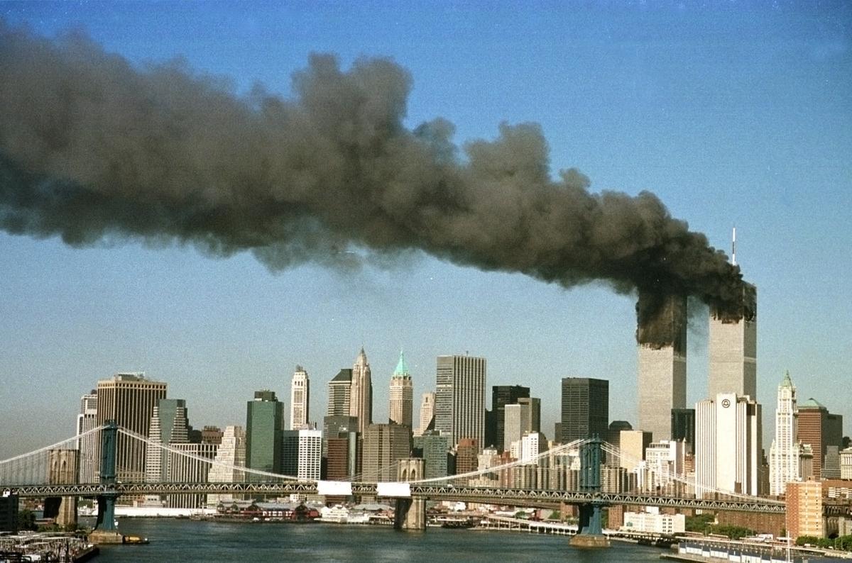 Una imagen de las torres gemelas tras ser impactadas por aviones el 11 de septiembre de 2001.