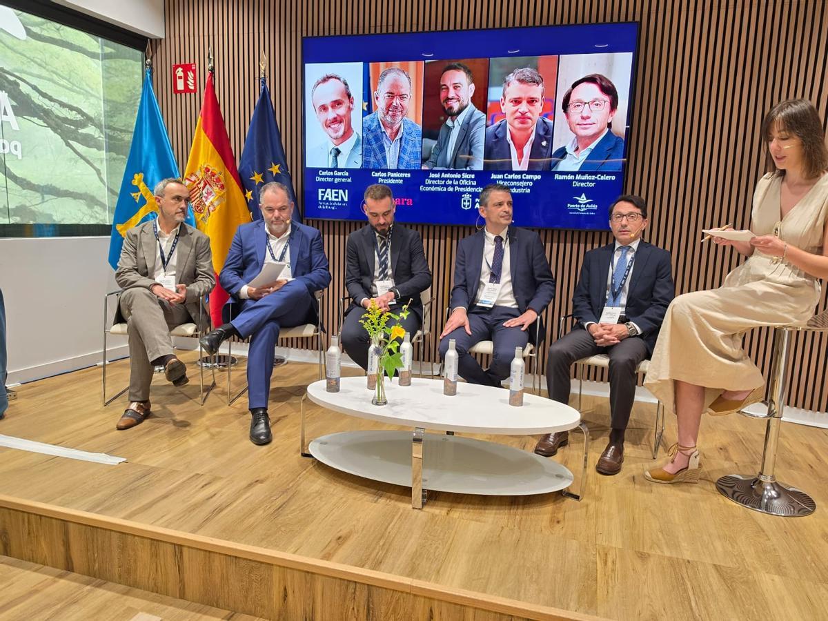 A la izquierda, Carlos García, Carlos Panieres, José Antonio Sicre, Juan Carlos Campo, Ramón Muñoz-Calero y Marta González