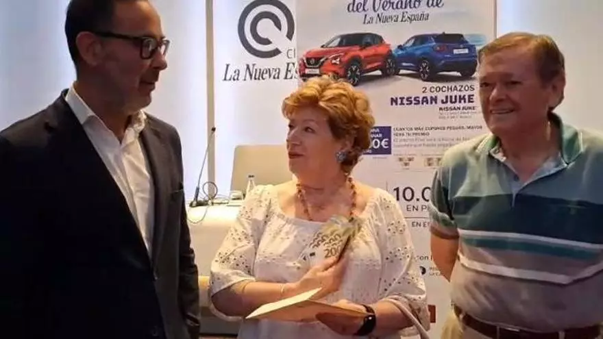 VIDEO: Así fue la entrega de 1000 euros del sorteo de LA NUEVA ESPAÑA a uno de nuestros lectores