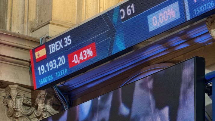 La negociación electrónica del IBEX 35 retrocede un 0,43%, hasta 19.193,20 puntos.