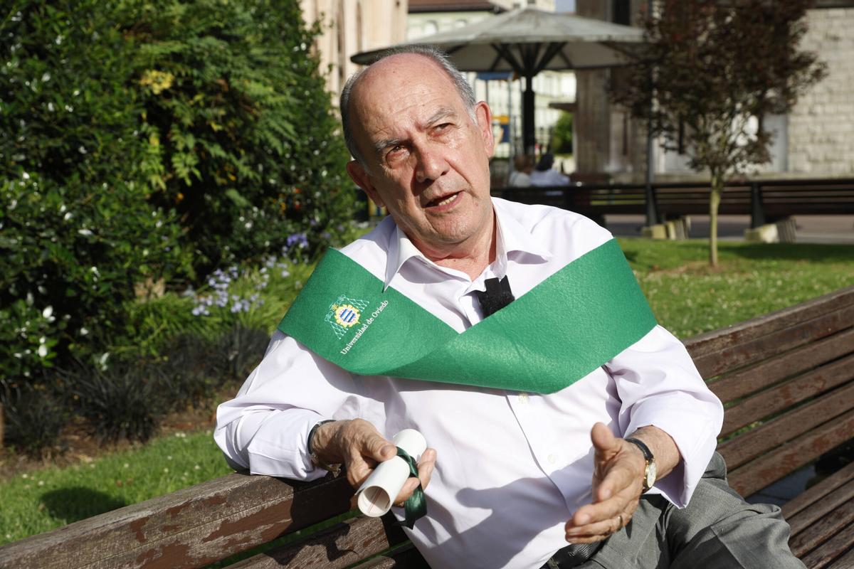 José Manuel Valdés Tamargo, egresado de la Universidad a los 82 años