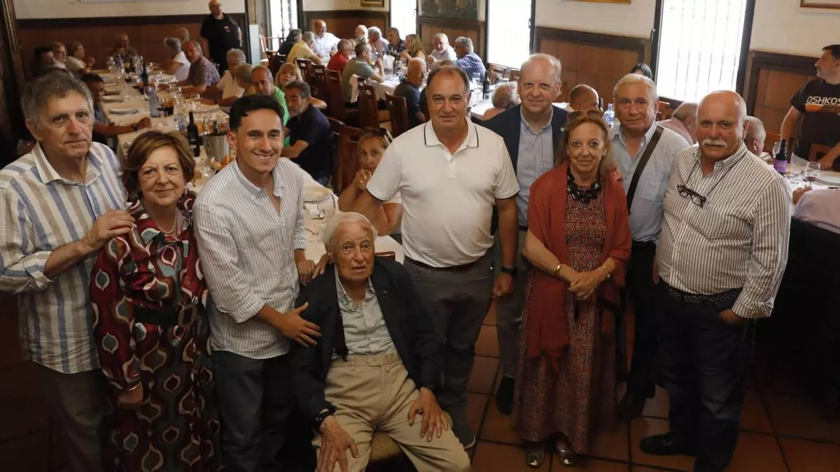 Balbino González cumple cien años: una celebración de "vuelos altos" para el histórico responsable del aeródromo de La Morgal