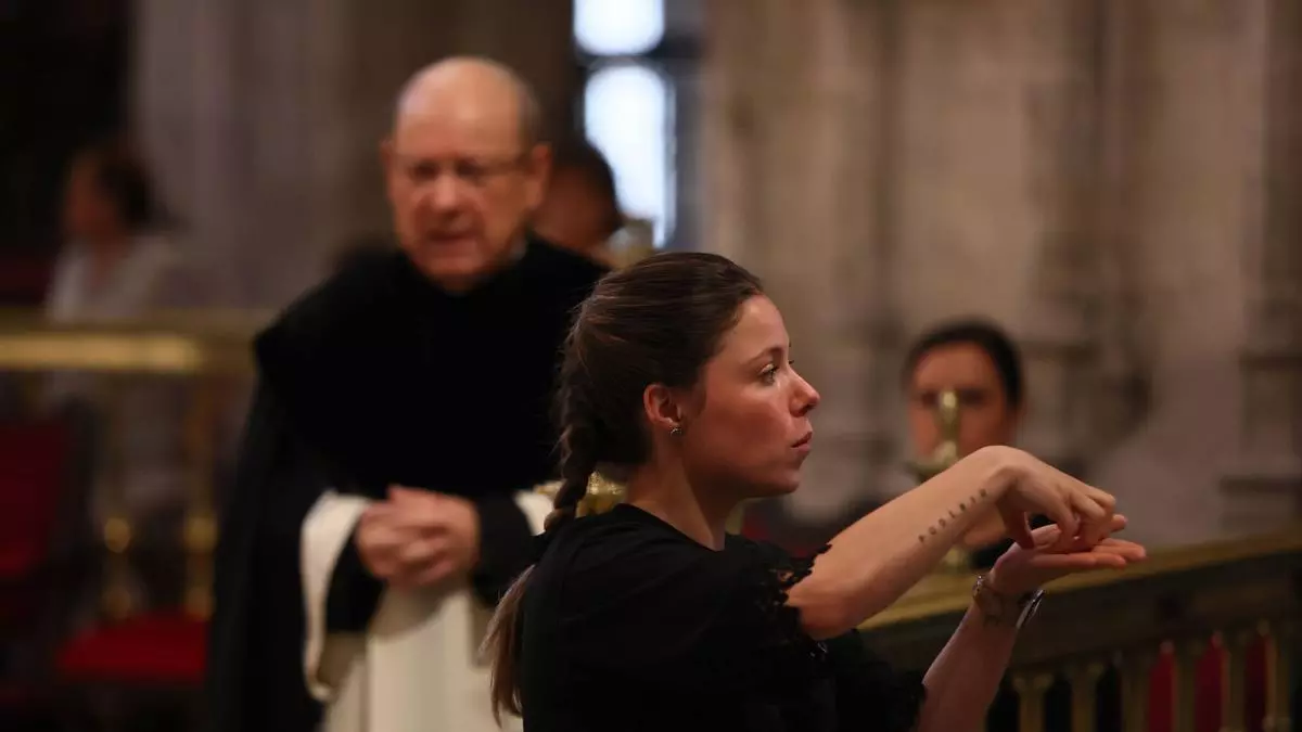 La Catedral de Oviedo acoge una misa en lengua de signos adaptada a feligreses sordos y sordociegos