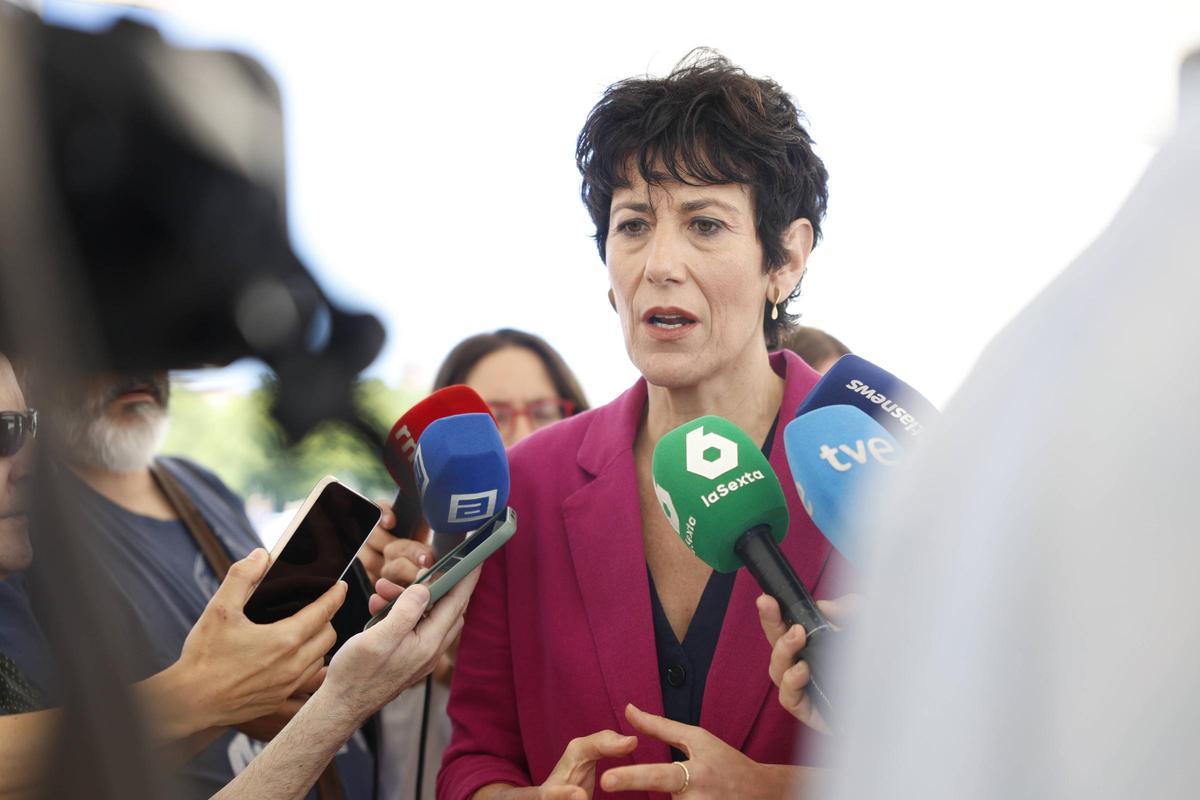 Ministra Elma Saiz durante su intervención.