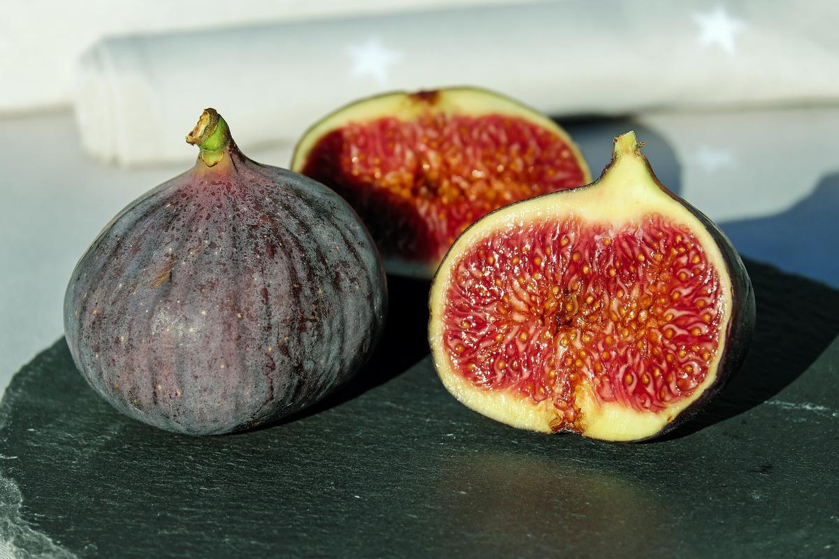 Los higos tienen sus flores dentro del fruto.