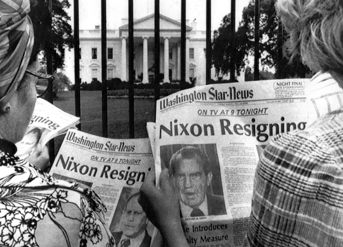 Las portadas incluyen la dimisión del presidente Richard Nixon tras el escándalo Watergate.