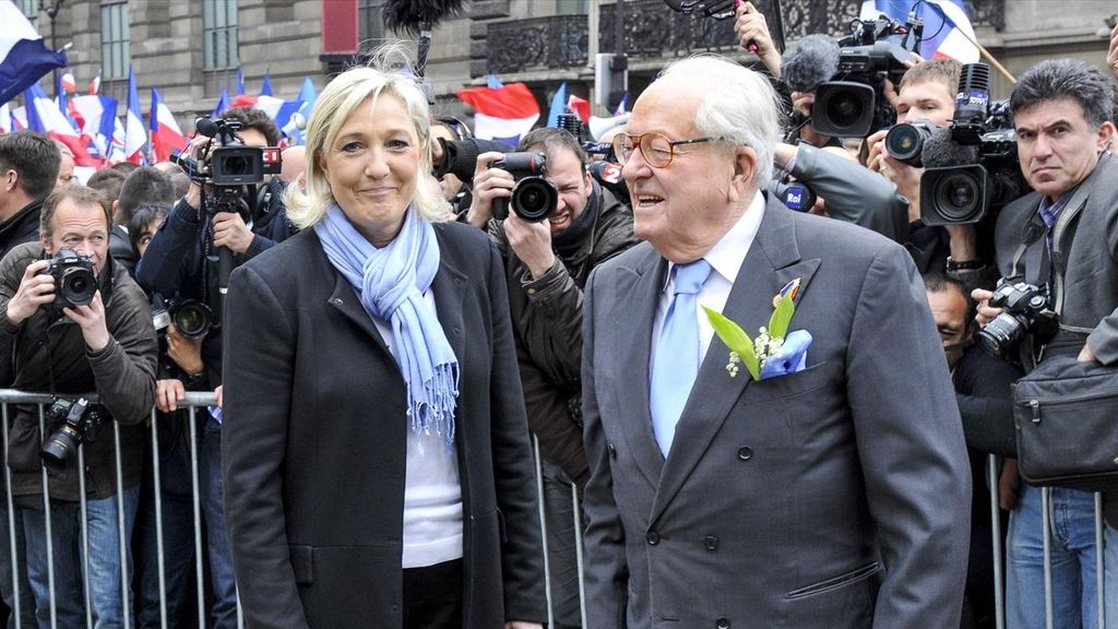 Jean-Marie Le Pen con su hija Marine Le Pen.