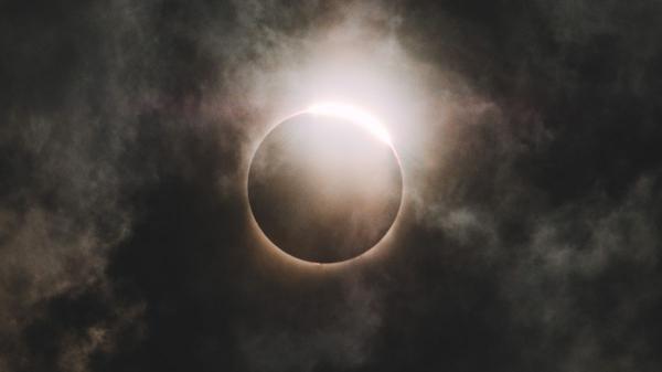 El error que puede hacer que te pierdas el eclipse solar total del 12 de agosto, incluso si estás en una zona de totalidad - Por qué dos personas en diferentes ciudades no verán el eclipse igual